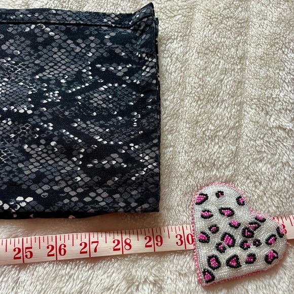 Isaac Mizrahi Ladies snake print Pant - Picture 9 of 9